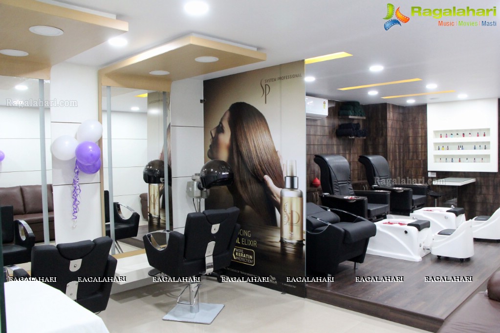 Sanjjanaa launches Naturals Salon and Spa at Kavuri Hills, Hyderabad