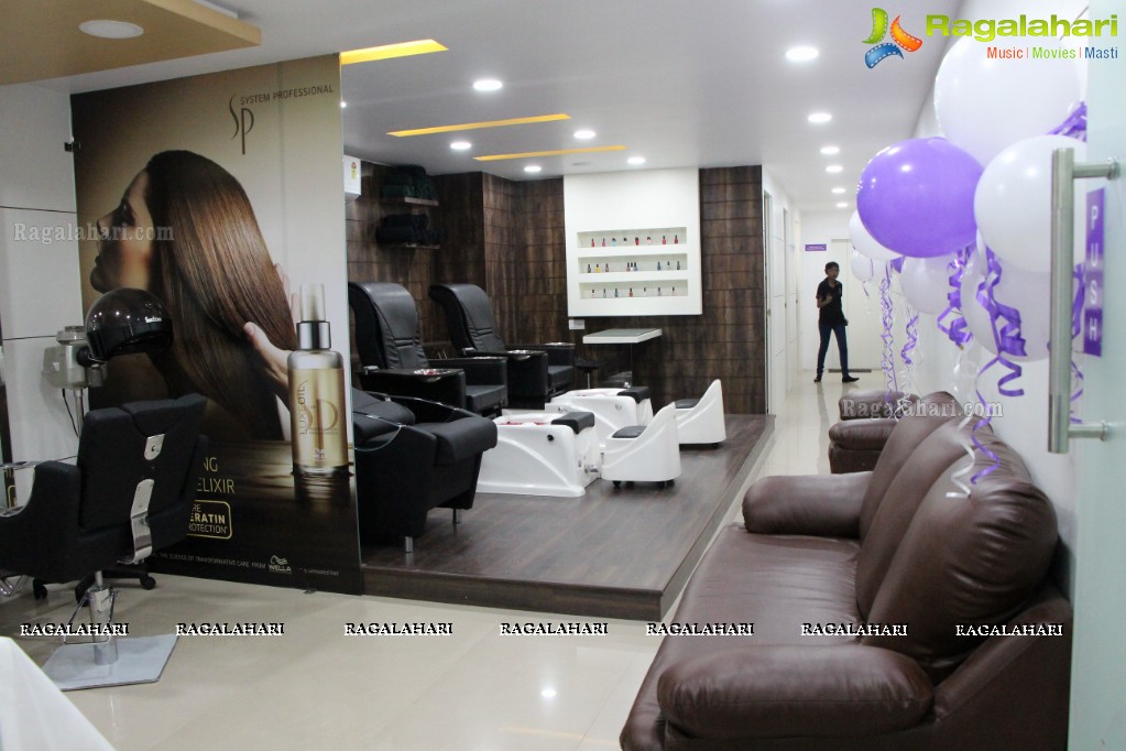 Sanjjanaa launches Naturals Salon and Spa at Kavuri Hills, Hyderabad