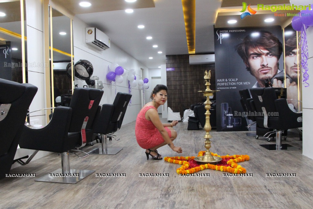 Sanjjanaa launches Naturals Salon and Spa at Kavuri Hills, Hyderabad