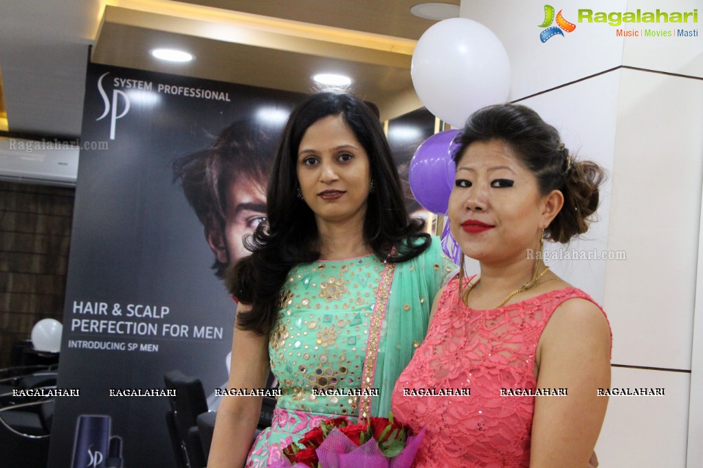 Sanjjanaa launches Naturals Salon and Spa at Kavuri Hills, Hyderabad