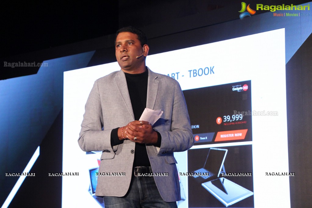 Sachin Tendulkar launches Smartron tphone in Hyderabad