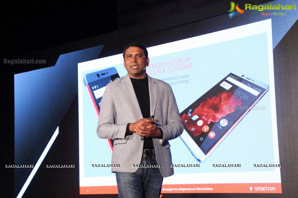 Sachin Tendulkar launches Smartron tphone in Hyderabad