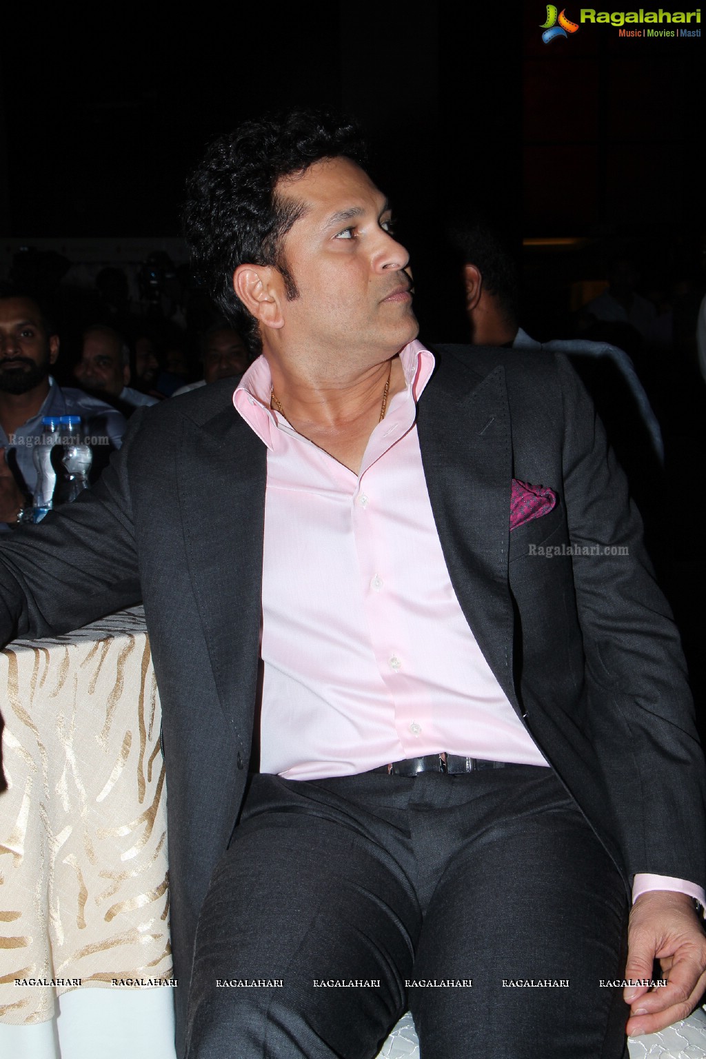 Sachin Tendulkar launches Smartron tphone in Hyderabad