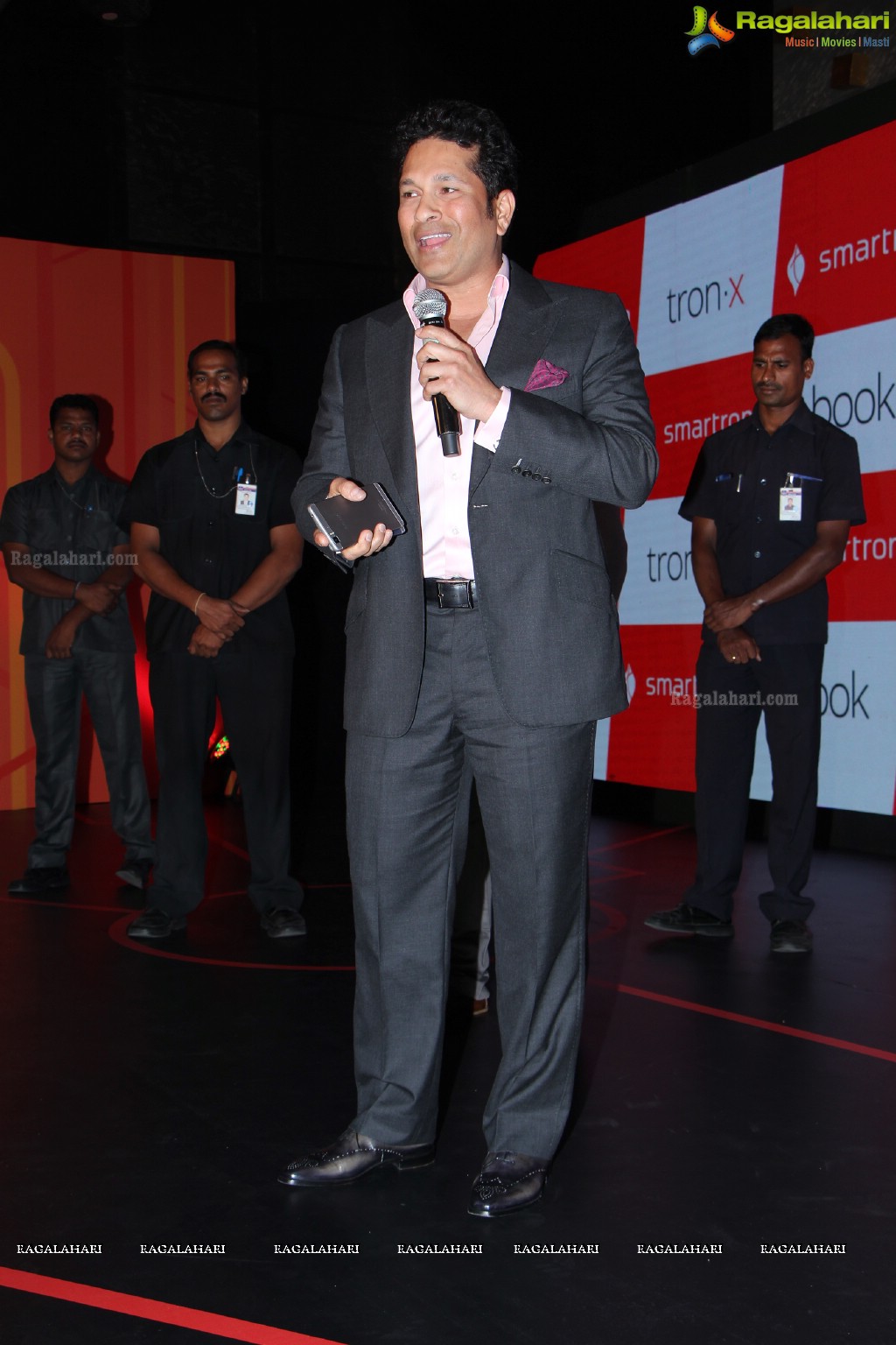 Sachin Tendulkar launches Smartron tphone in Hyderabad