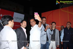 Sachin Tendulkar Smartron tphone