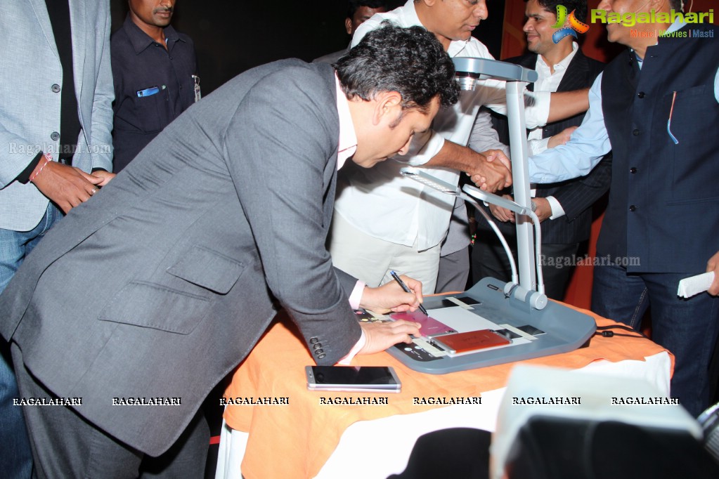 Sachin Tendulkar launches Smartron tphone in Hyderabad