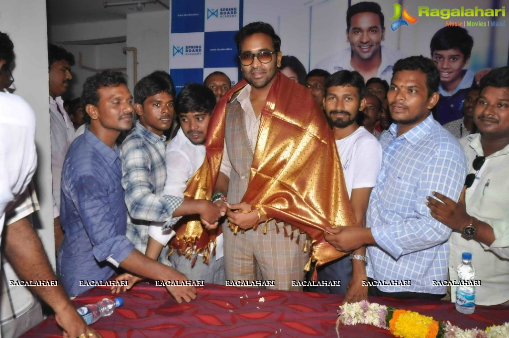 Vishnu Manchu visits Springboard Academy, Hyderabad