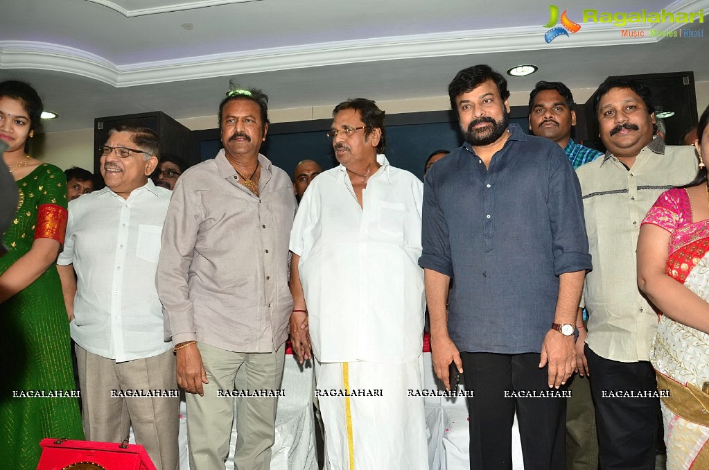 Chiranjeevi, Mohan Babu and Allu Aravind meets Dr. Dasari Narayana Rao