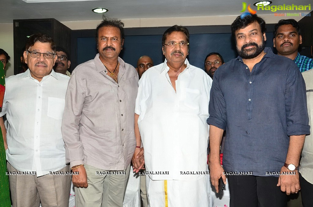 Chiranjeevi, Mohan Babu and Allu Aravind meets Dr. Dasari Narayana Rao