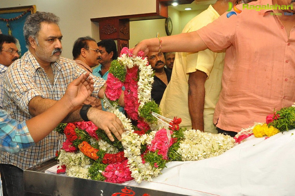 Celebs Pay Homage to Dasari Narayana Rao