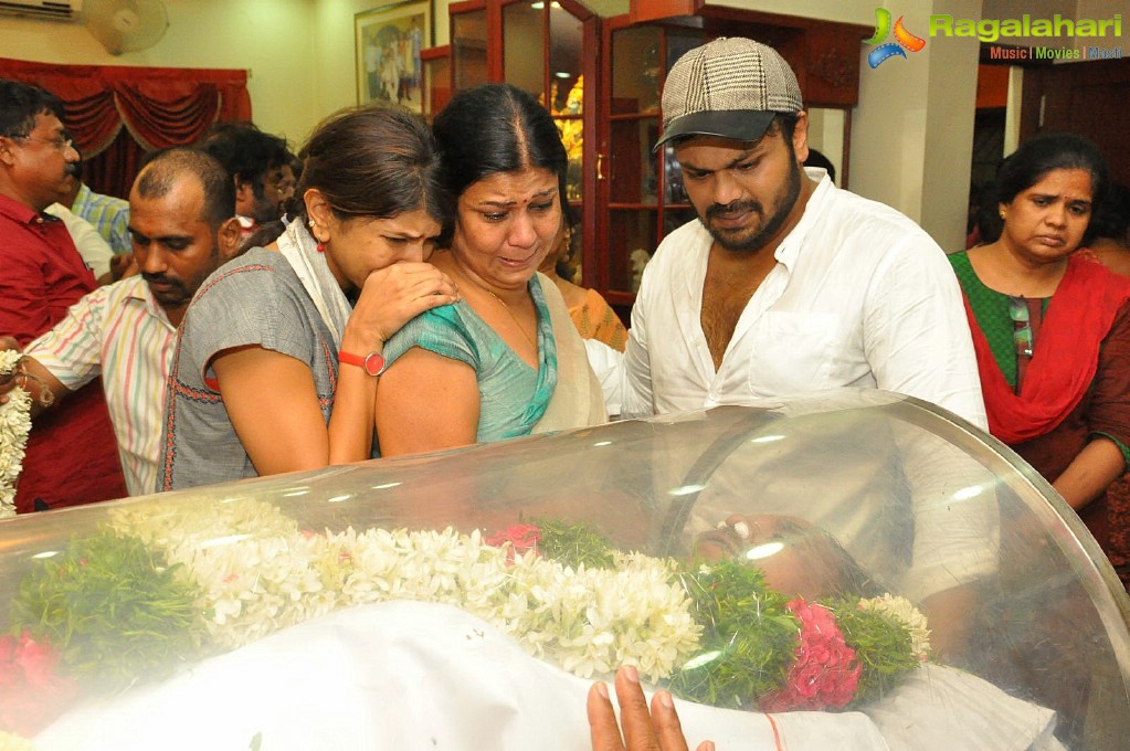 Celebs Pay Homage to Dasari Narayana Rao