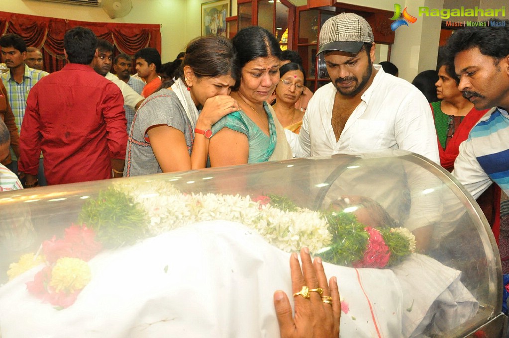 Celebs Pay Homage to Dasari Narayana Rao