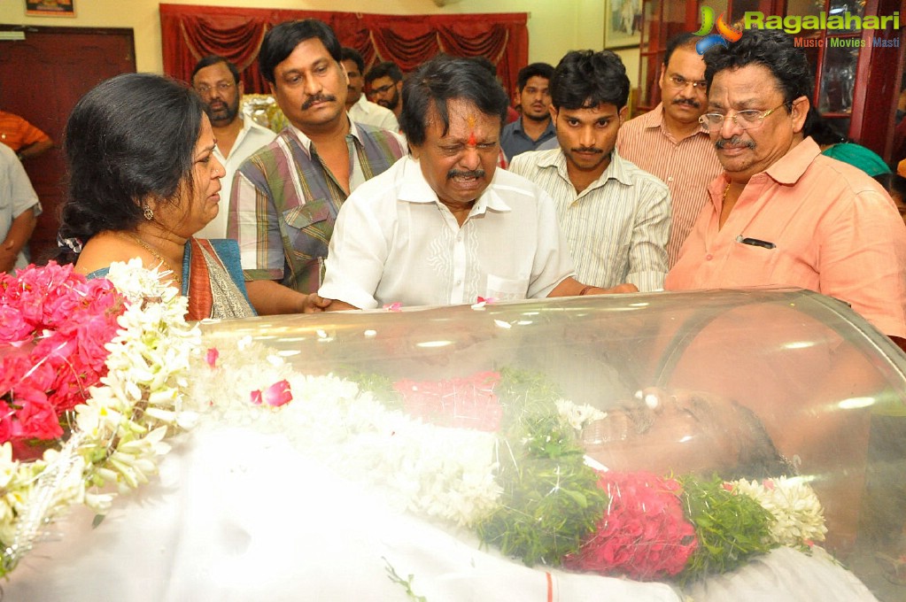 Celebs Pay Homage to Dasari Narayana Rao