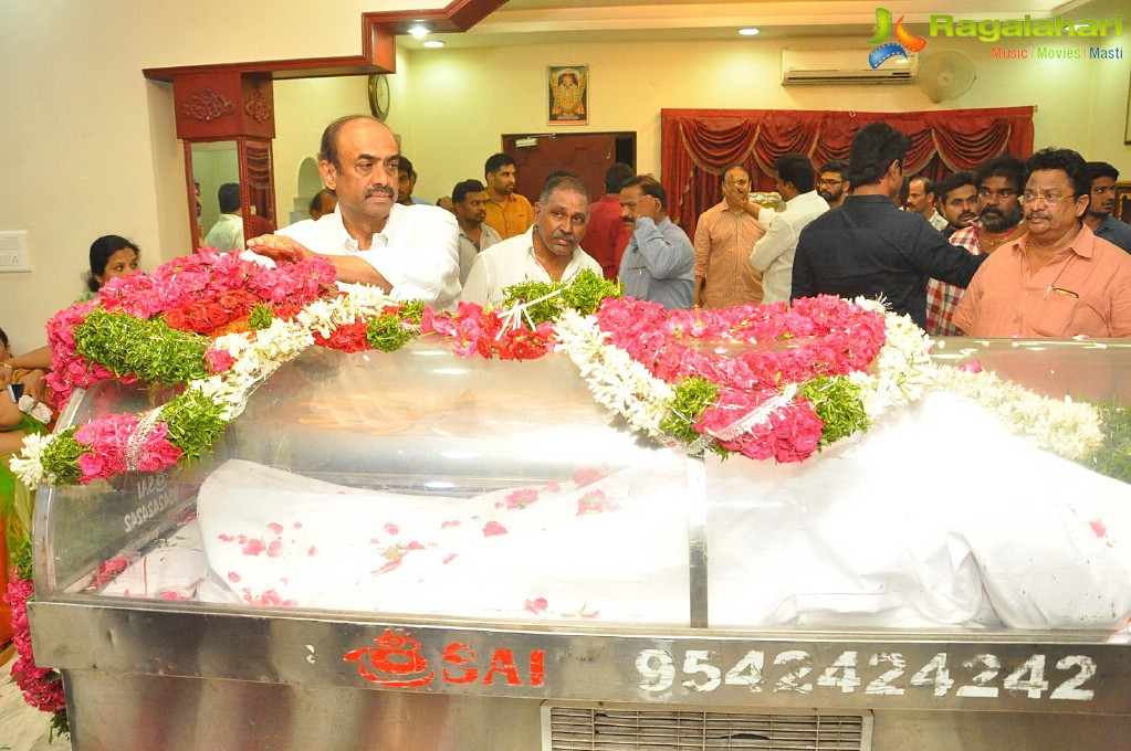 Celebs Pay Homage to Dasari Narayana Rao