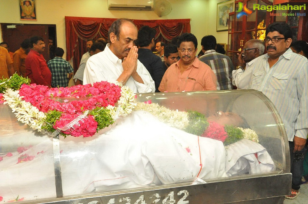 Celebs Pay Homage to Dasari Narayana Rao