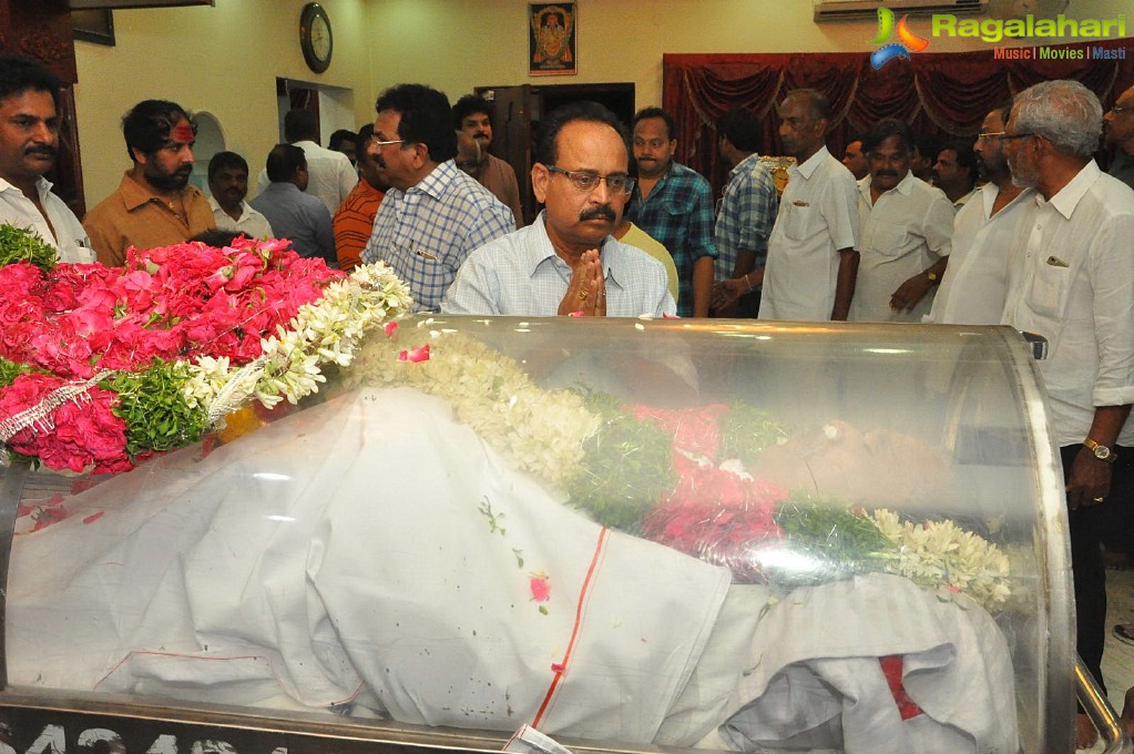 Celebs Pay Homage to Dasari Narayana Rao