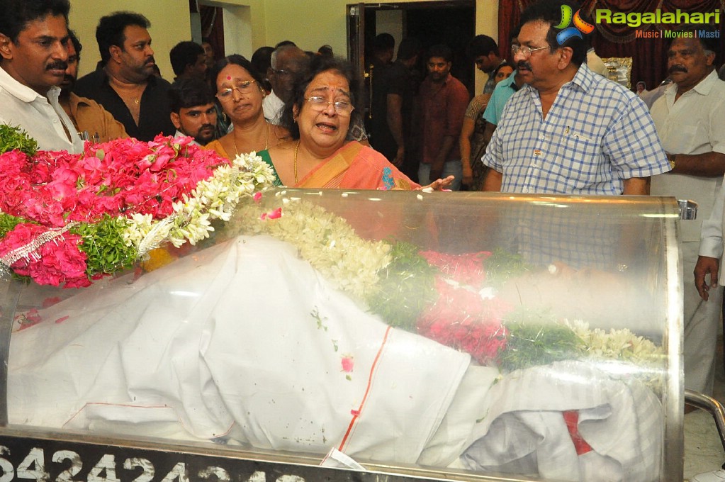 Celebs Pay Homage to Dasari Narayana Rao