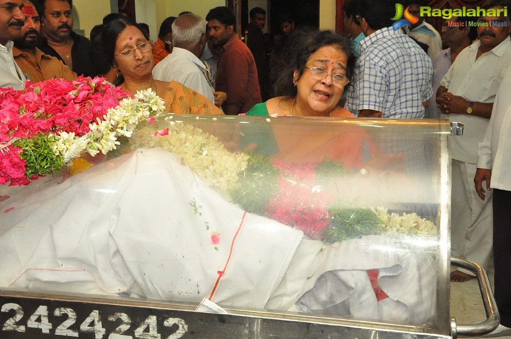 Celebs Pay Homage to Dasari Narayana Rao