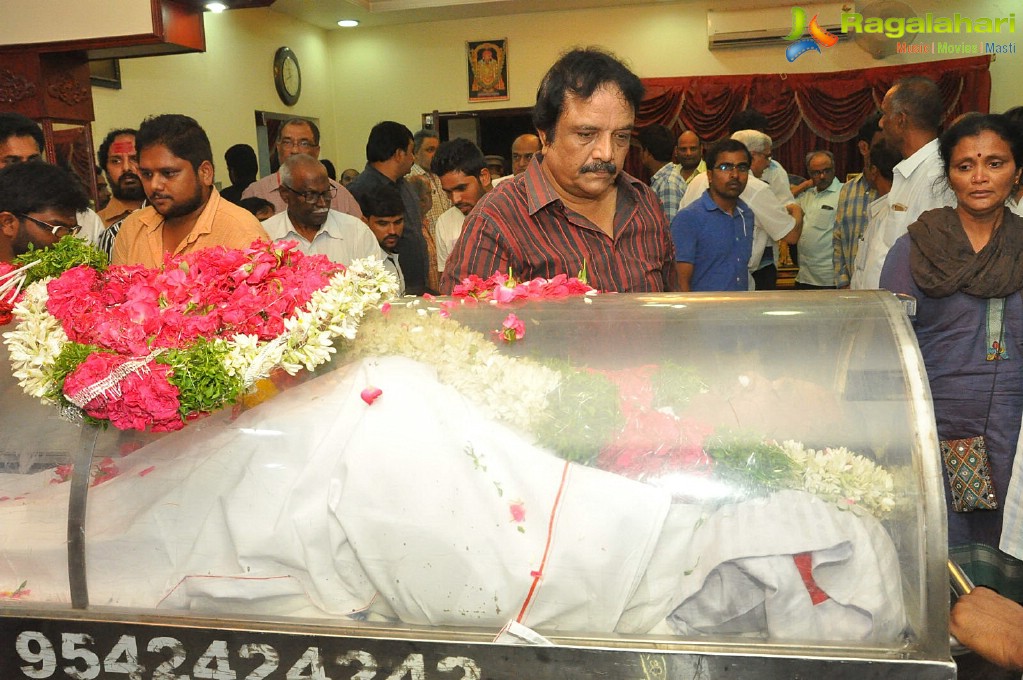 Celebs Pay Homage to Dasari Narayana Rao