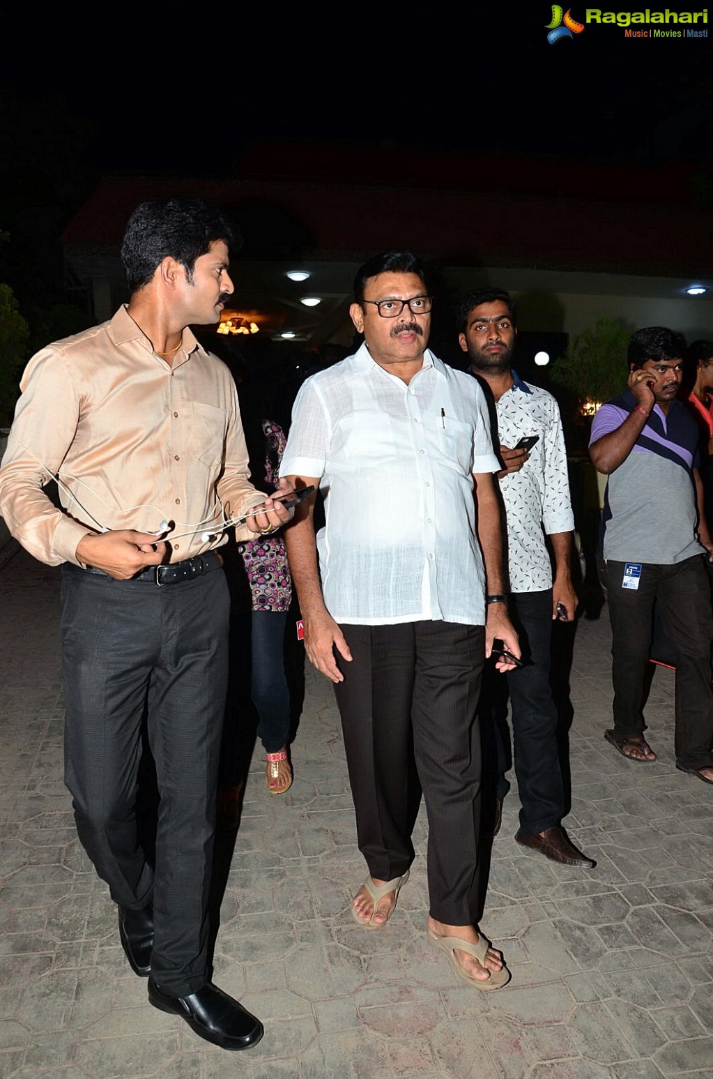 Celebs Pay Homage to Dasari Narayana Rao