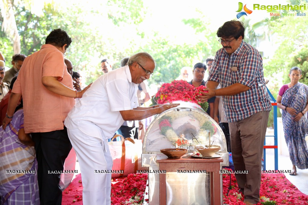 Celebs Pay Homage to Dasari Narayana Rao