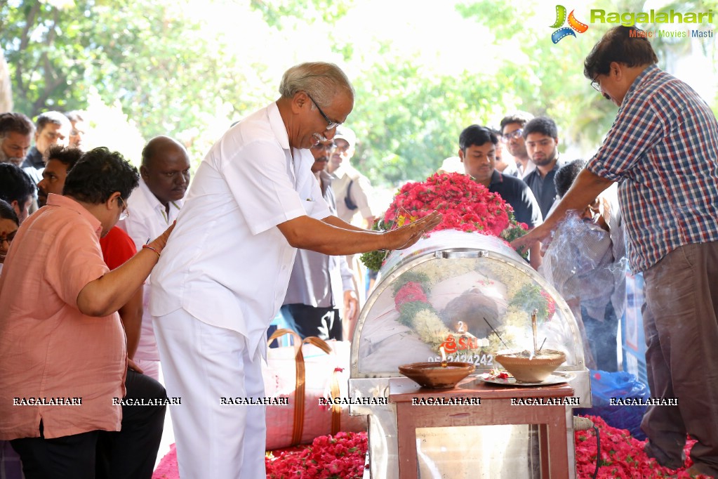 Celebs Pay Homage to Dasari Narayana Rao