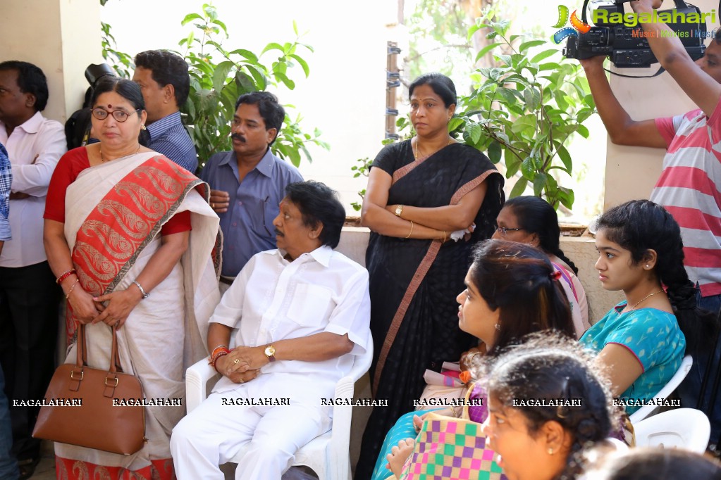 Celebs Pay Homage to Dasari Narayana Rao