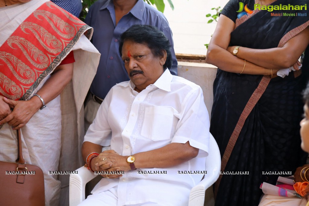 Celebs Pay Homage to Dasari Narayana Rao