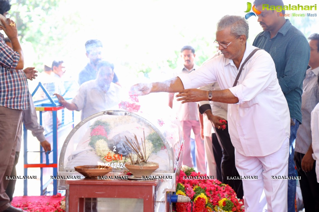 Celebs Pay Homage to Dasari Narayana Rao