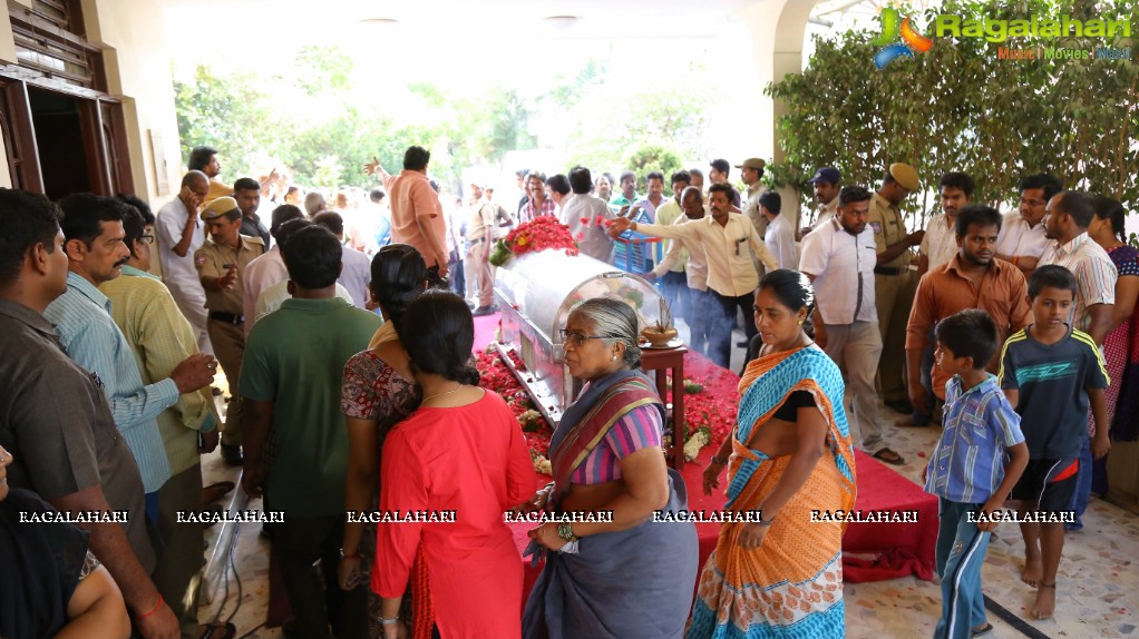 Celebs Pay Homage to Dasari Narayana Rao