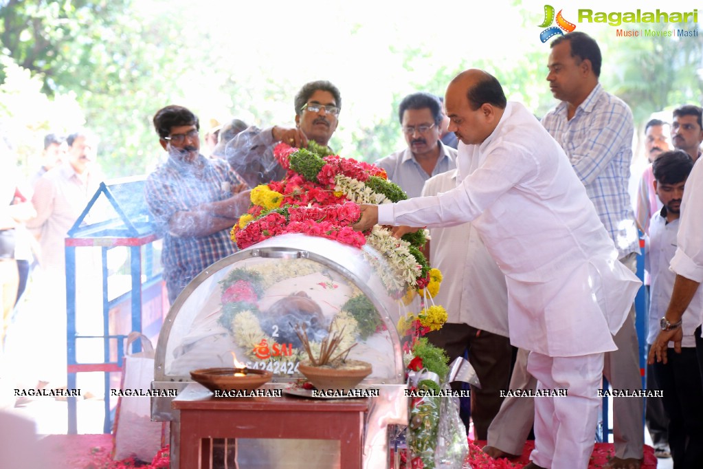 Celebs Pay Homage to Dasari Narayana Rao