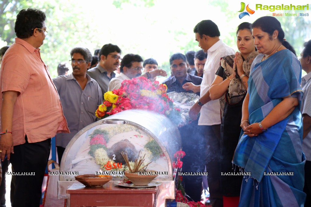 Celebs Pay Homage to Dasari Narayana Rao