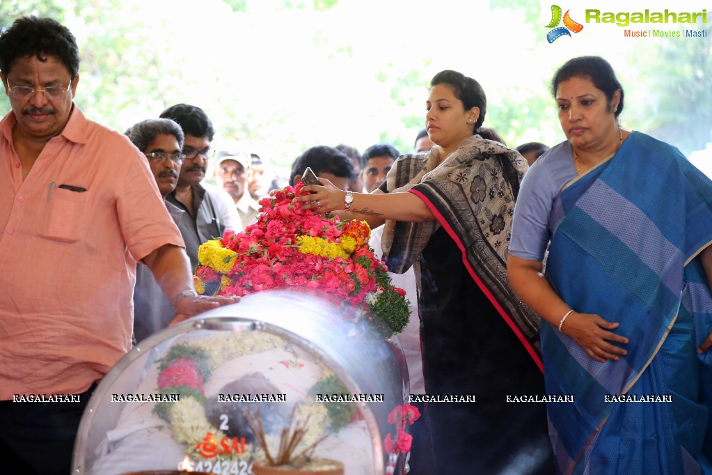 Celebs Pay Homage to Dasari Narayana Rao