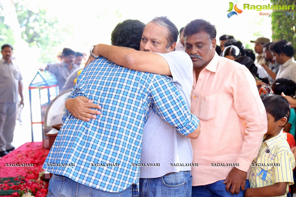 Celebs Pay Homage to Dasari Narayana Rao