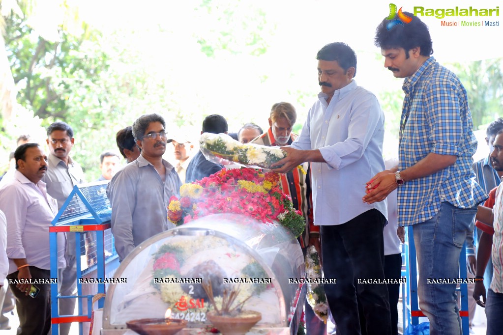 Celebs Pay Homage to Dasari Narayana Rao