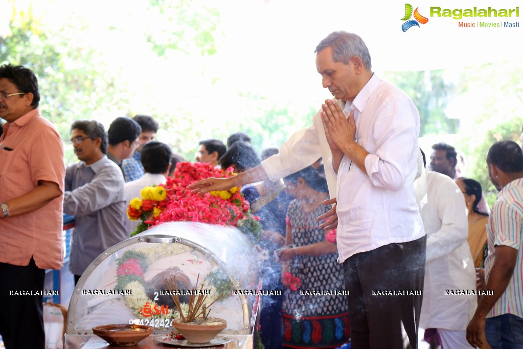 Celebs Pay Homage to Dasari Narayana Rao