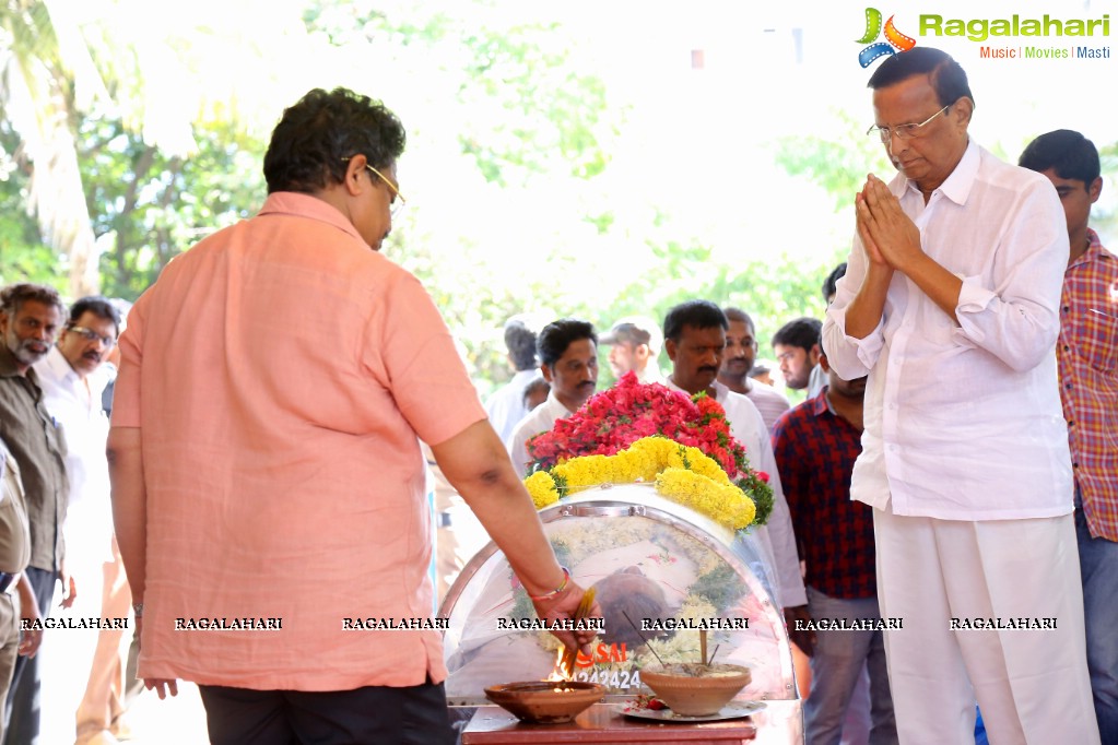 Celebs Pay Homage to Dasari Narayana Rao