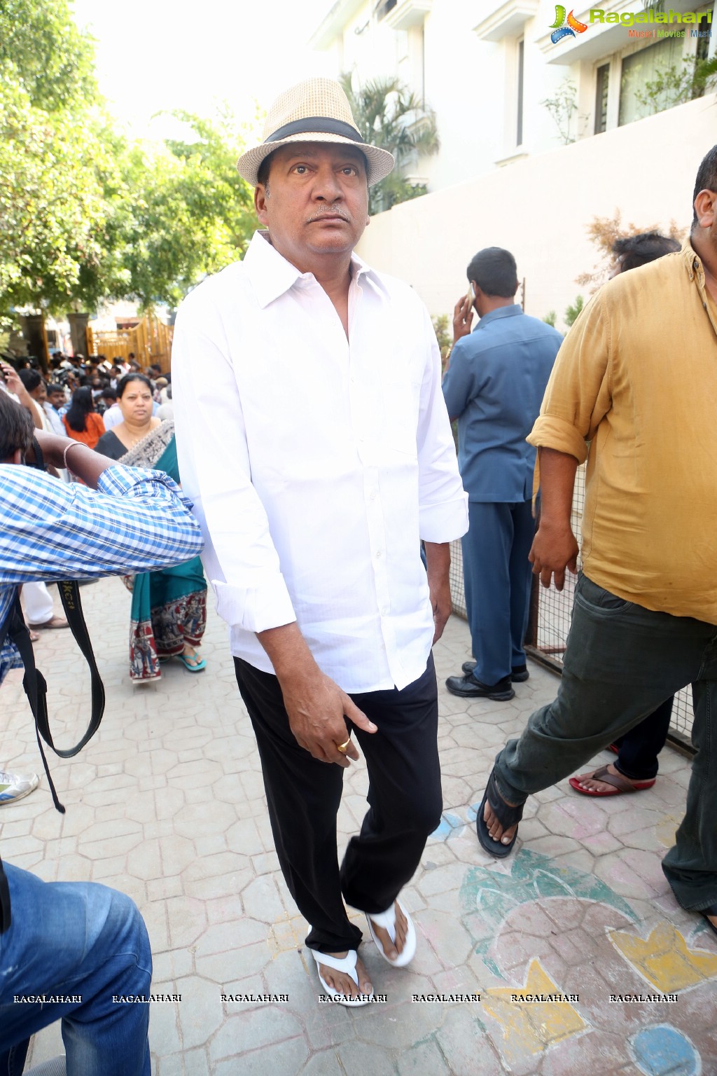 Celebs Pay Homage to Dasari Narayana Rao