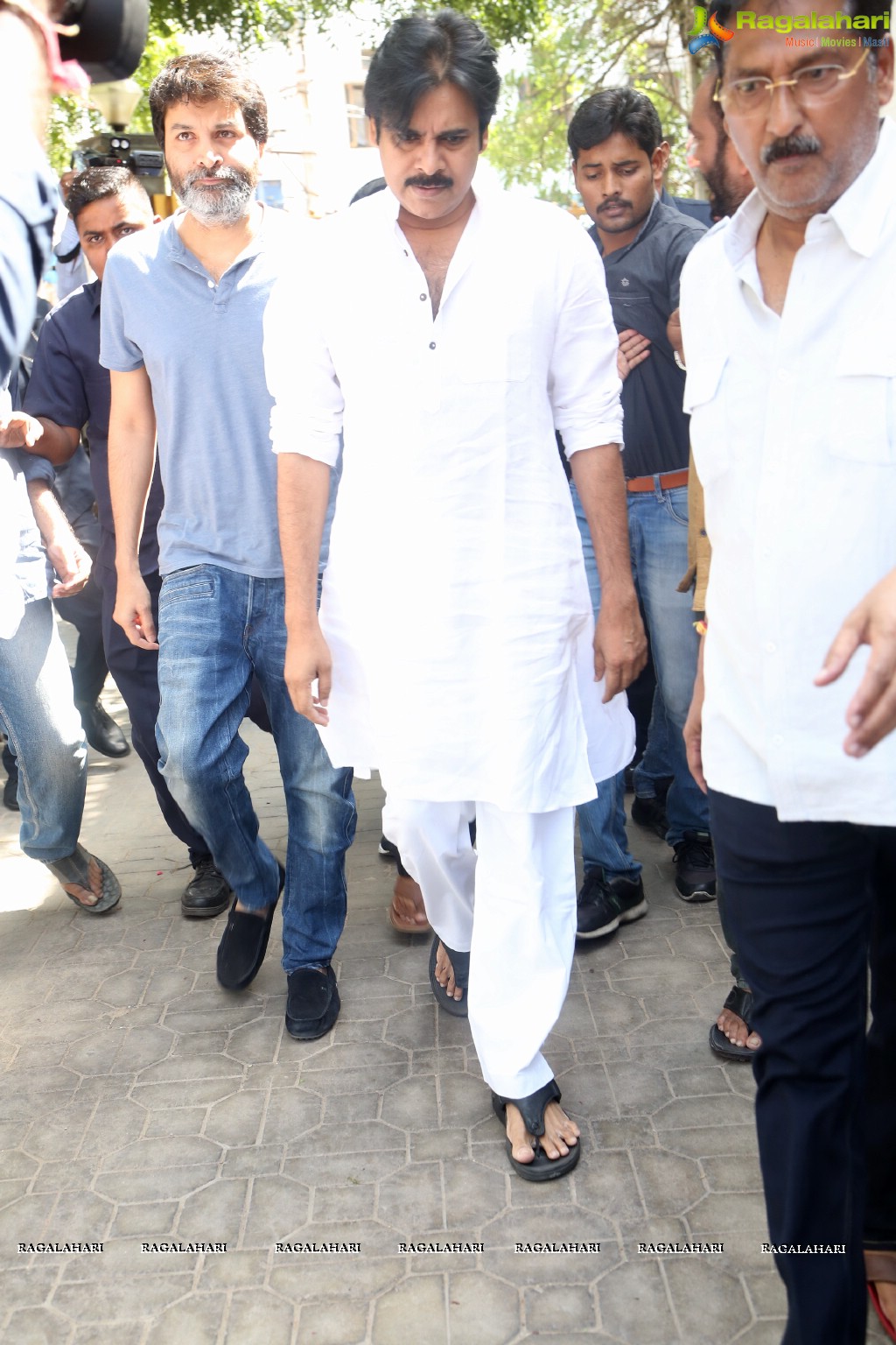 Celebs Pay Homage to Dasari Narayana Rao