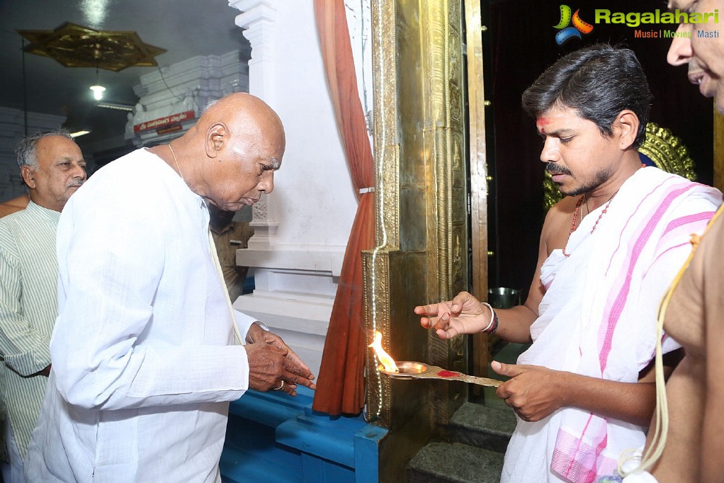 Journalists Association felicitates Dr. K Viswanath