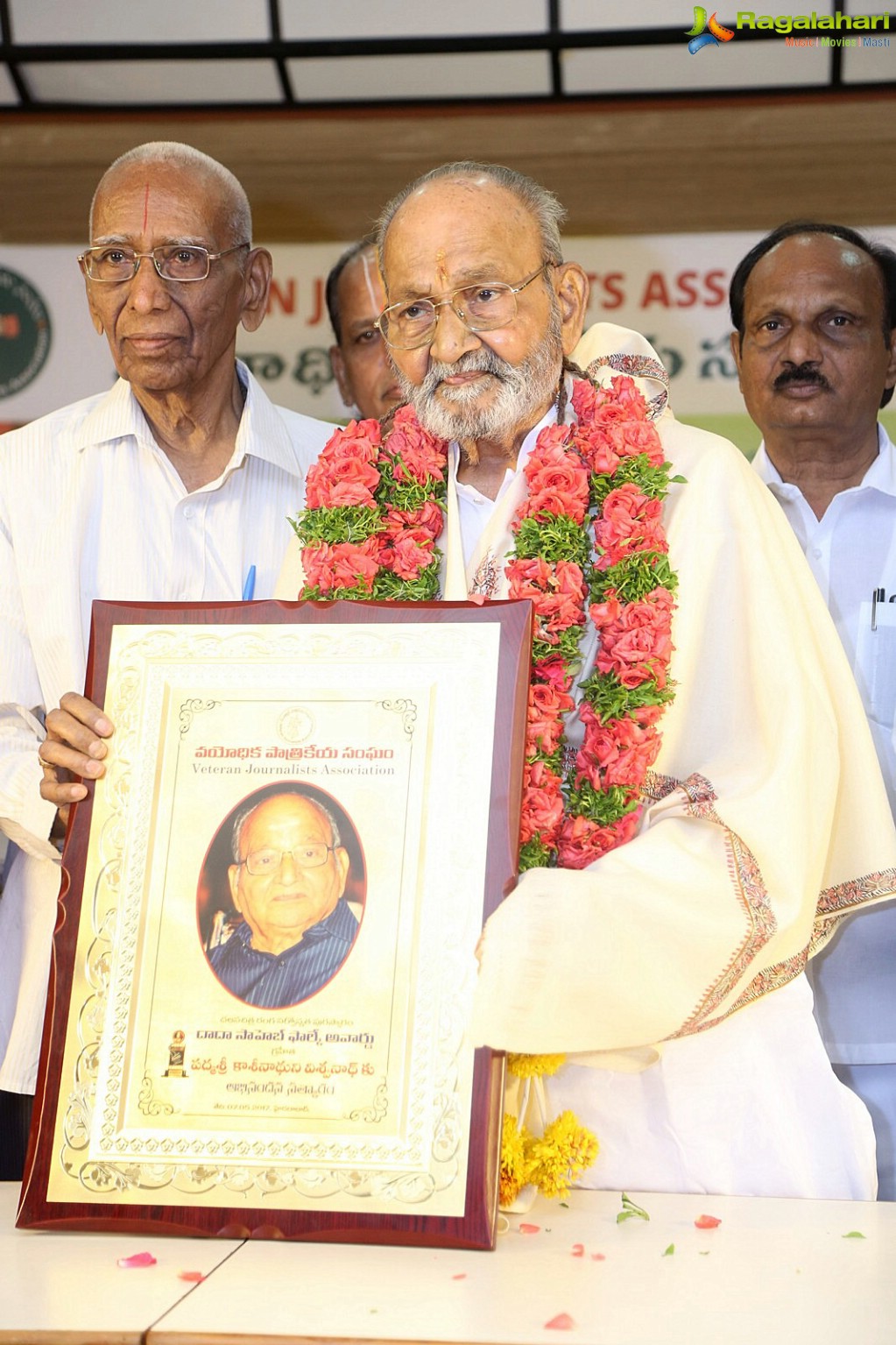 Journalists Association felicitates Dr. K Viswanath