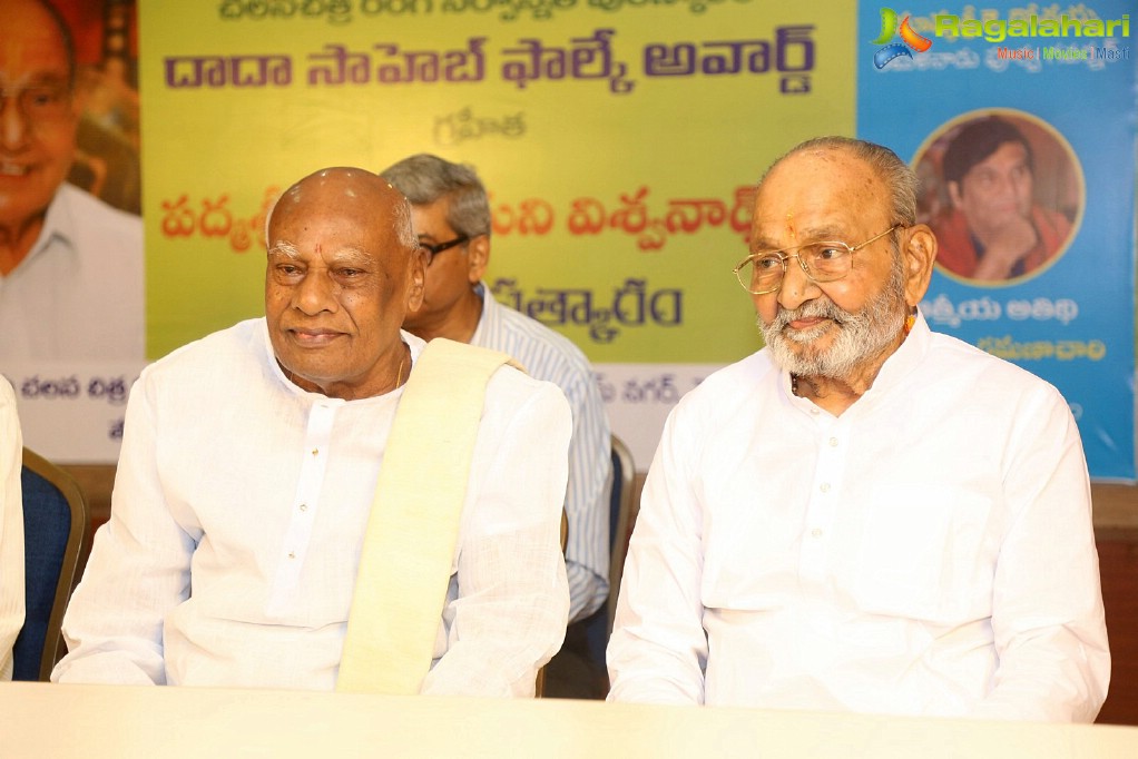 Journalists Association felicitates Dr. K Viswanath