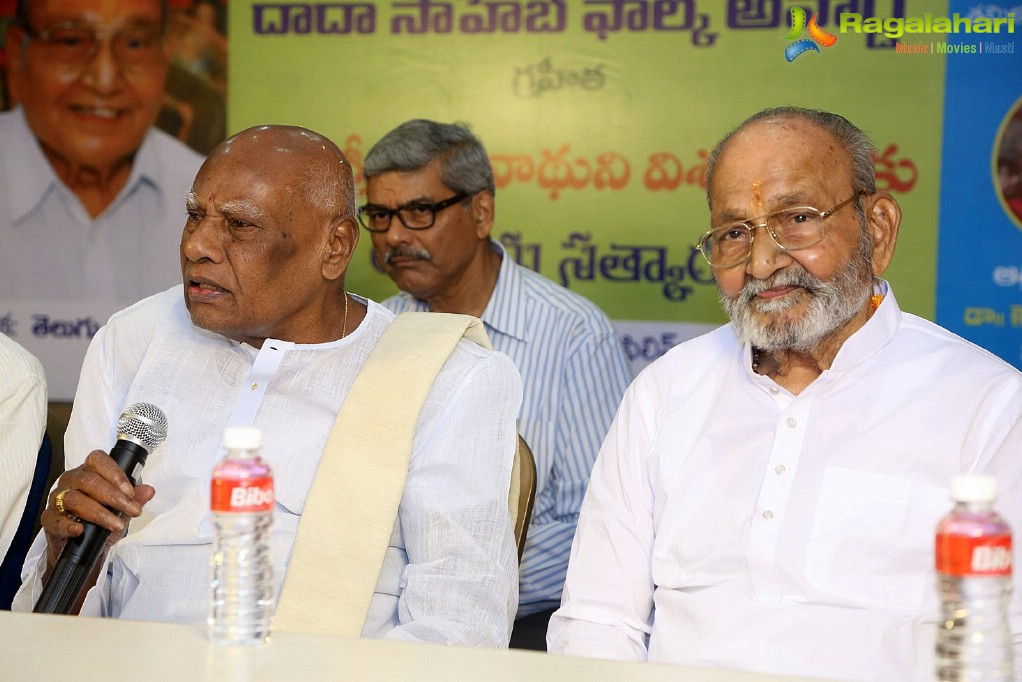 Journalists Association felicitates Dr. K Viswanath