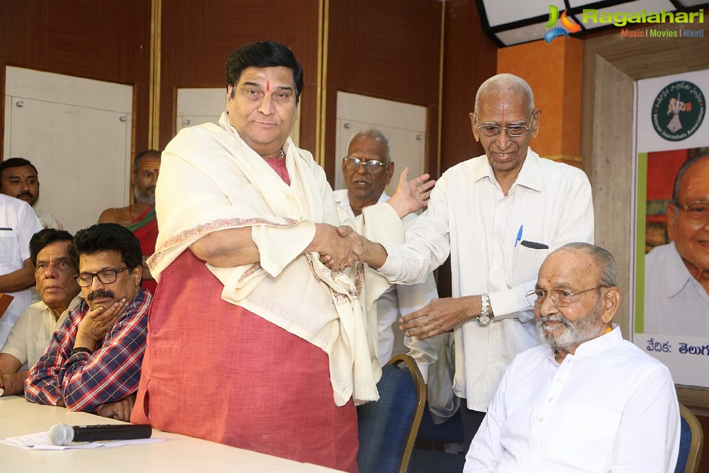 Journalists Association felicitates Dr. K Viswanath