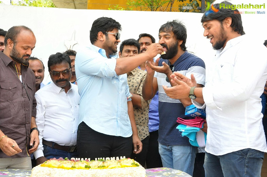 Manchu Manoj Birthday Celebrations with Fans