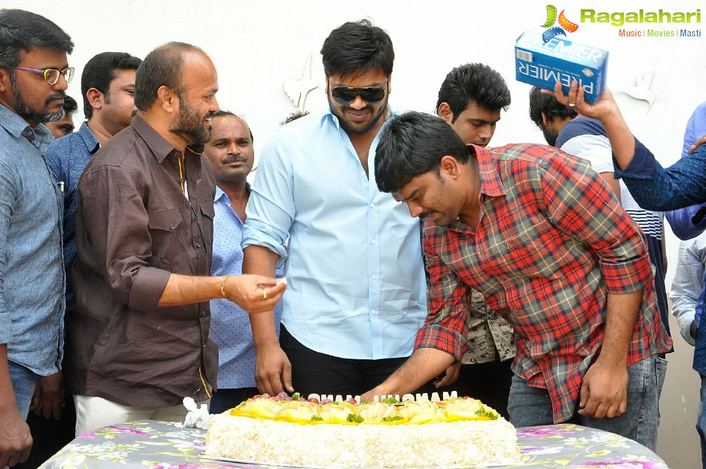 Manchu Manoj Birthday Celebrations with Fans