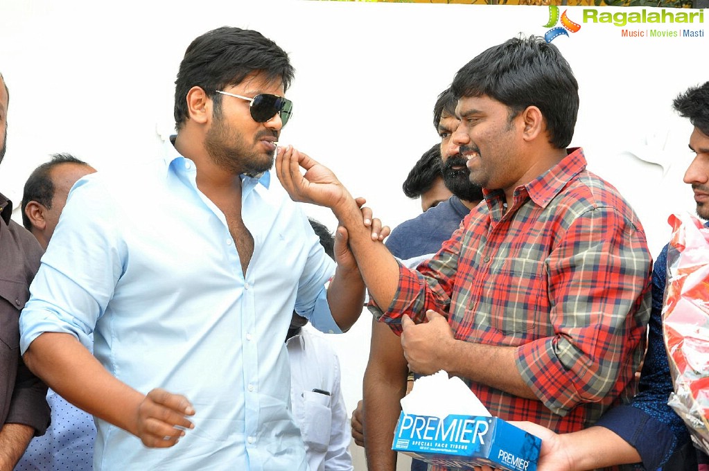 Manchu Manoj Birthday Celebrations with Fans