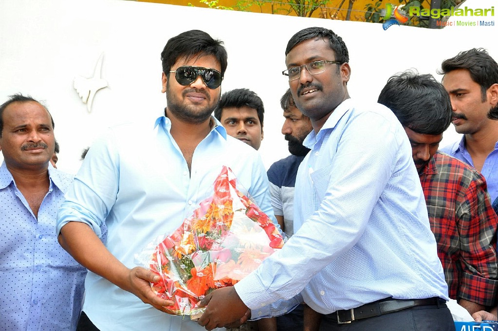 Manchu Manoj Birthday Celebrations with Fans