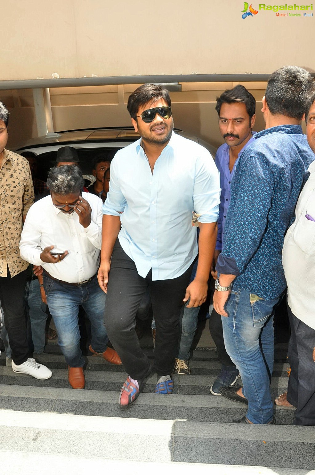 Manchu Manoj Birthday Celebrations with Fans