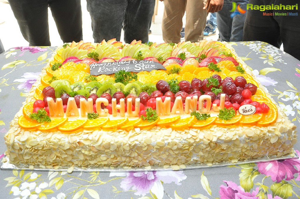 Manchu Manoj Birthday Celebrations with Fans